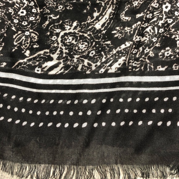 NWT - REBECCA MINKOFF ORNAMENT PAISLEY SCARF - Picture 4 of 4